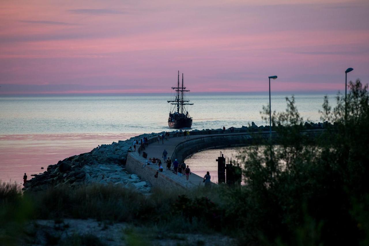 Nalu Glamp Hotel Ujście-Darłowskie Buitenkant foto